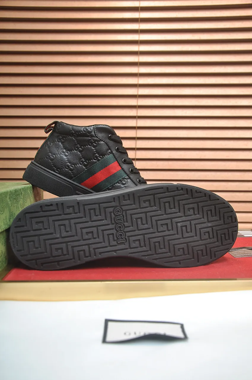 Men's shoes 💰480💶【GUCCI】1:1 men's sports shoes from the official website are now on the market. They are made of original silk cowhide + first-layer sheepskin lining, plus the original 1:1 comfortable outsole from the official website. Fashionable and versatile, super comfortable and breathable! Available in 2 colors: black, standard shoe size 38/45 (custom-made size 45 is non-refundable)